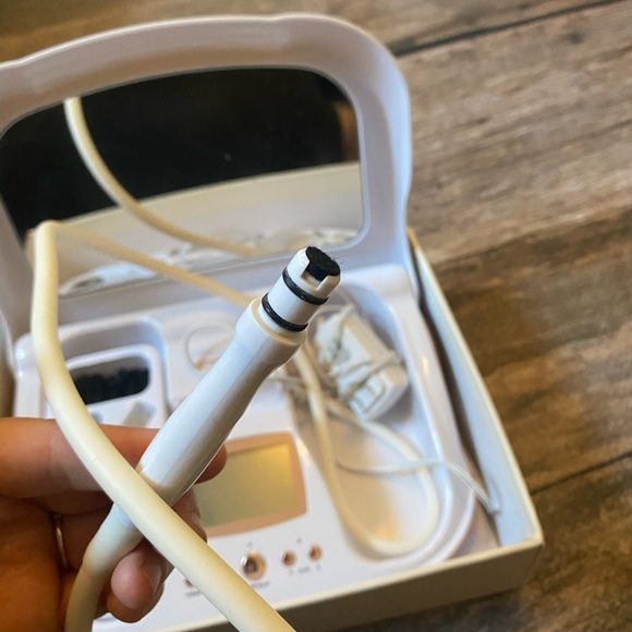 Trophy skin microdermabrasion machine - Picture 5 of 8